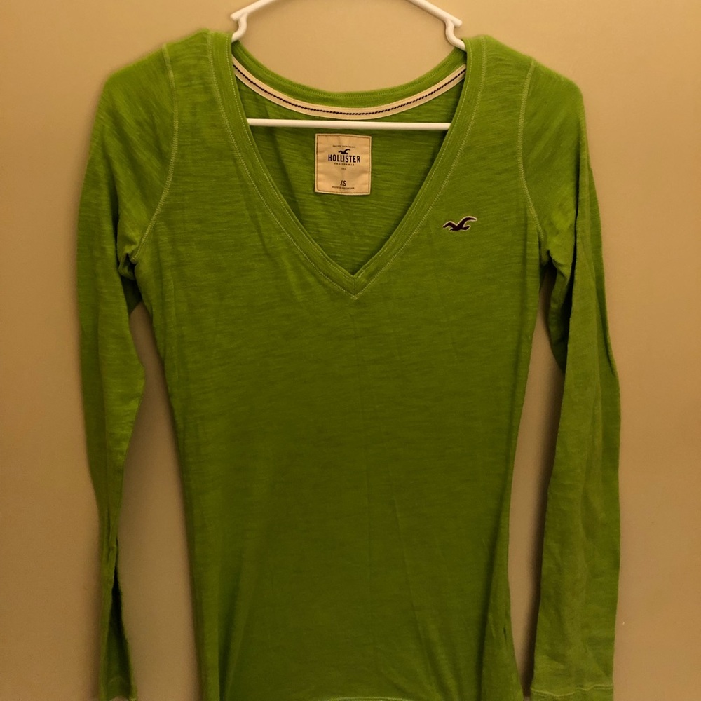 Hollister Women’s Green Long Sleeve T-Shirt. Size XS.